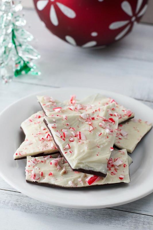 DIY Holiday Gift: Easy Peppermint Bark